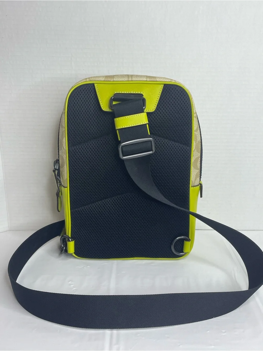 Coach track pack